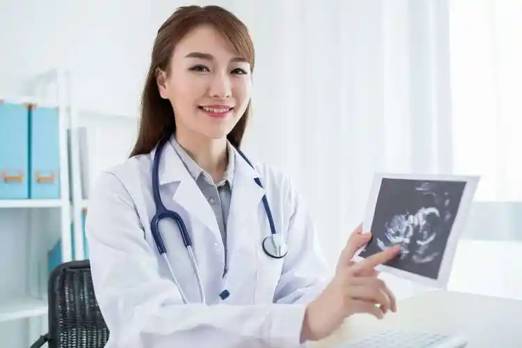 福州跨越孕育难关：试管代生家庭的艰辛与新生喜悦